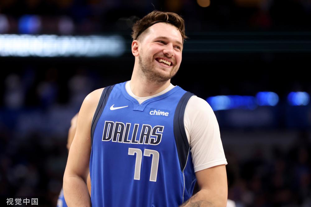 他都始终坚 他都始终坚